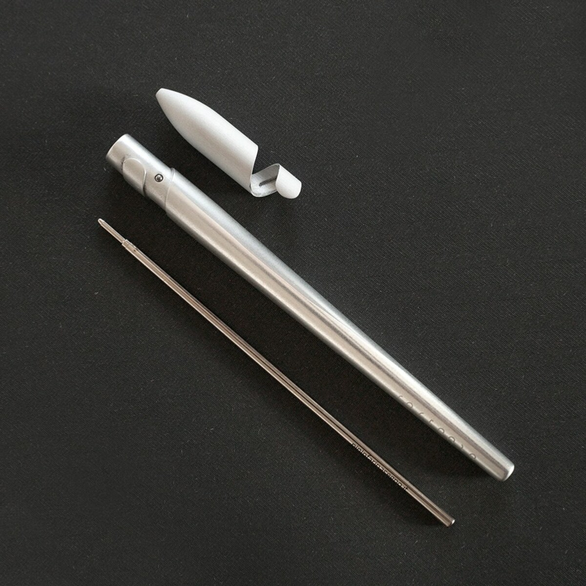 Sostanza ballpoint pen in anodized aluminum with magnetic rotary mechanism - Image 4